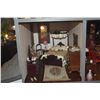 Image 28 : 11 ROOM VICTORIAN DOLLHOUSE: FULLY FURNISHED ON LAZY SUSAN STYLE BASE (BASE: 55 1/2" X 32 1/4")