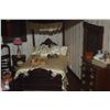 Image 29 : 11 ROOM VICTORIAN DOLLHOUSE: FULLY FURNISHED ON LAZY SUSAN STYLE BASE (BASE: 55 1/2" X 32 1/4")
