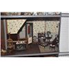 Image 37 : 11 ROOM VICTORIAN DOLLHOUSE: FULLY FURNISHED ON LAZY SUSAN STYLE BASE (BASE: 55 1/2" X 32 1/4")