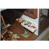 Image 48 : 11 ROOM VICTORIAN DOLLHOUSE: FULLY FURNISHED ON LAZY SUSAN STYLE BASE (BASE: 55 1/2" X 32 1/4")