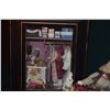 Image 14 : FRAMED SHADOW BOX DIORAMA OF A CLOSET, PEDDLER DOLL W/TABLE OF WARES, SMALL WOODEN DIORAMA OF COUNTR