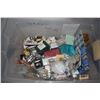 Image 11 : LARGE LOT: COLLECTION OF BEANIE BABIES & TOYS