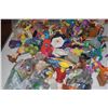 Image 6 : LARGE LOT: COLLECTION OF BEANIE BABIES & TOYS