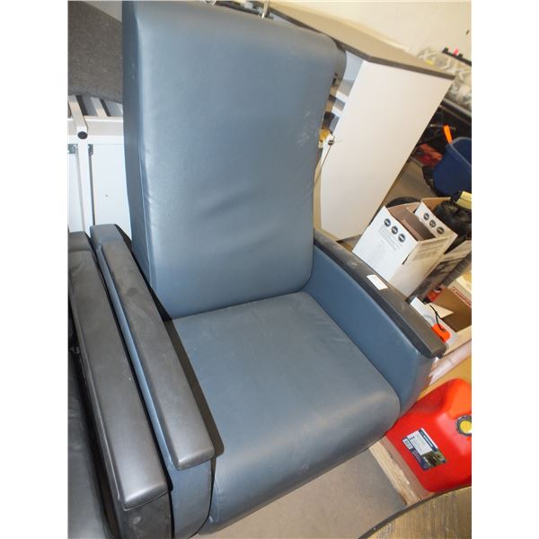 Recliner Chair On Wheels