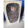 Image 1 : Exclusive Collector Doll