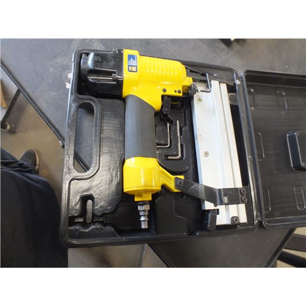 Power Fist 2 in 1 Air Stapler / Nailer