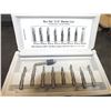Image 1 : Basset Bur Set