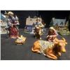 Image 7 : Hawthorne Village Illuminated Christmas Village Set with Accessories