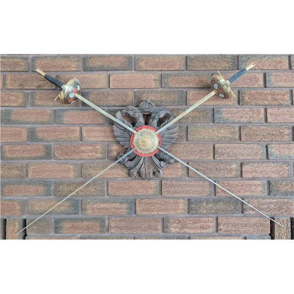 Decorative Wall-Mounted Dual Sword Plaque with Eagle Emblem and Gold Accents