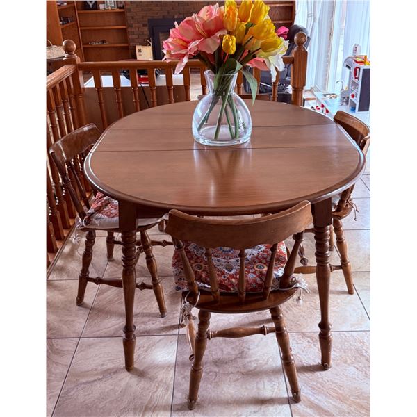 Oval Extendable Oak Dining Table with Four Spindle-Back Chairs