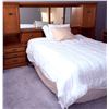 Image 5 : Oak Queen Bed Frame with Mirrored Storage Headboard and Side Cabinets