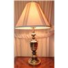 Image 3 : Oak End Table with Decorative Apron and Brass Table Lamp