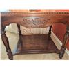 Image 5 : Oak End Table with Decorative Apron and Brass Table Lamp