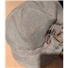 Image 6 : Womens Genuine Leather Gloves, Scarves, and a Linen Hat Size M