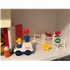 Image 5 : Vintage Fisher-Price Lot with Barn, Figures, and Accessories