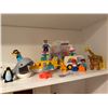 Image 6 : Vintage Fisher-Price Lot with Barn, Figures, and Accessories
