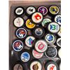 Image 3 : 25 NHL Hockey Pucks Featuring Team Logos