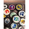 Image 5 : 25 NHL Hockey Pucks Featuring Team Logos