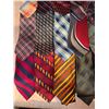 Image 5 : 21 Silk and Polyester Neckties with Various Patterns