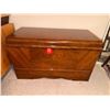 Image 4 : Mid-Century Modern Lane Cedar Chest with Red Seal Moth Insurance