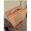 Image 2 : Wooden Folding TV Trays with Stand, 4 Pieces