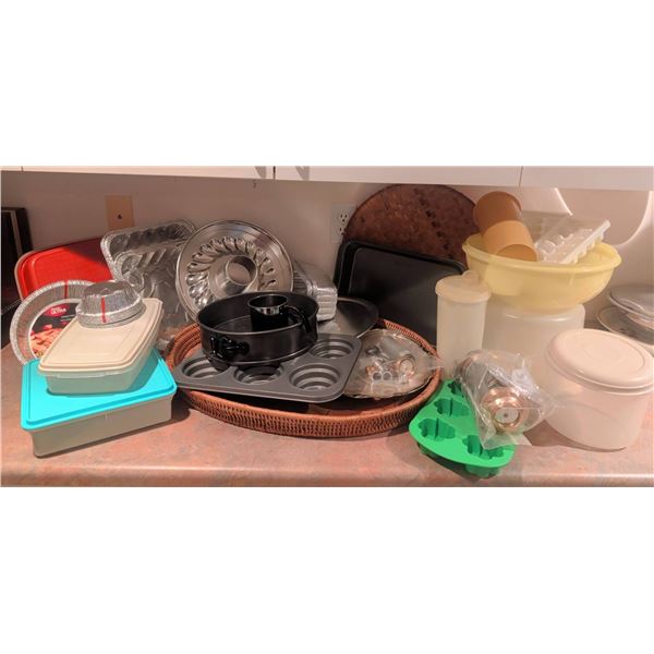 Bakeware and Kitchenware Set, Includes Molds, Pans, and Containers