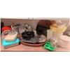 Image 1 : Bakeware and Kitchenware Set, Includes Molds, Pans, and Containers