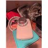 Image 5 : Bakeware and Kitchenware Set, Includes Molds, Pans, and Containers
