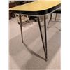 Image 6 : Mid-Century Yellow Laminate Dining Table with Chrome Legs and Four Black Vinyl Chairs