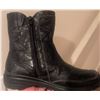 Image 9 : Samsonite Garment Bag w/ 2 Pairs of Ladies Size 5 Leather Boots (Merrell and Rieker)