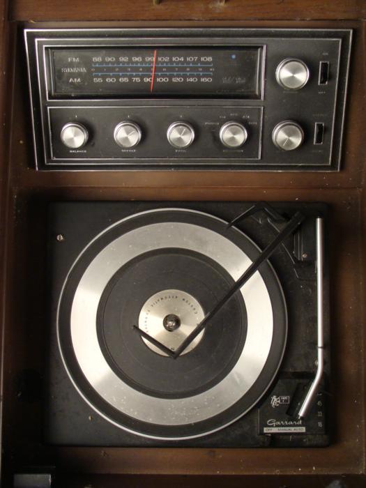 Sylvania Vintage Hi Fi Radio Record Player Wood Cabinet