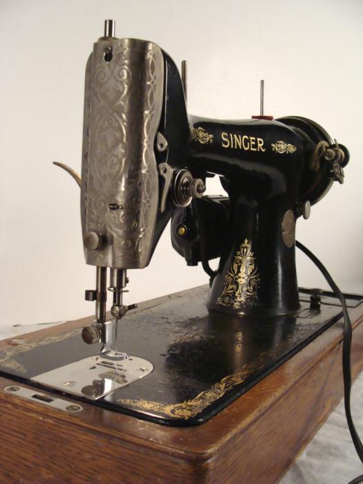 Singer Vintage German Sewing Machine, Case 1908