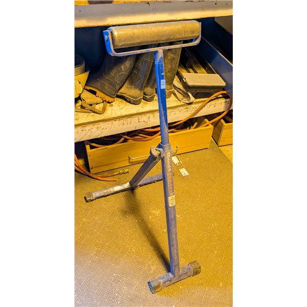 *OFFSITE* ROLLER STAND AND FOLDING TABLE