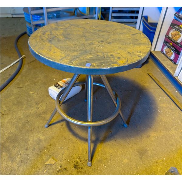 *OFFSITE* STEEL LEGGED ROUND TABLE