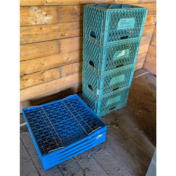 *OFFSITE* LOT OF MILK CRATES AND BREAD TRAYS AND