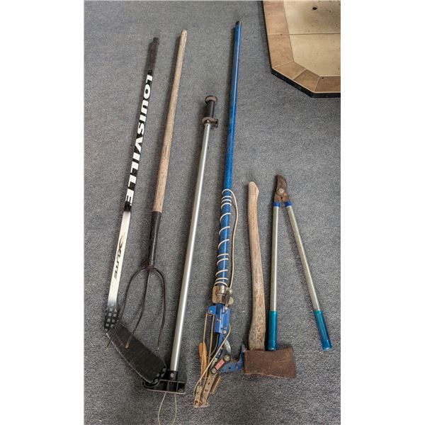 *OFFSITE* LOT OF ASSORTED YARD TOOLS AND HOCKEY