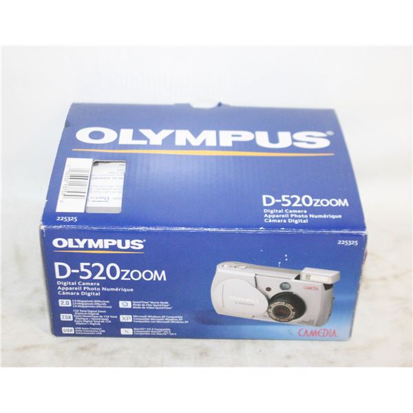 OLYMPUS D520 CAMERA W BOX