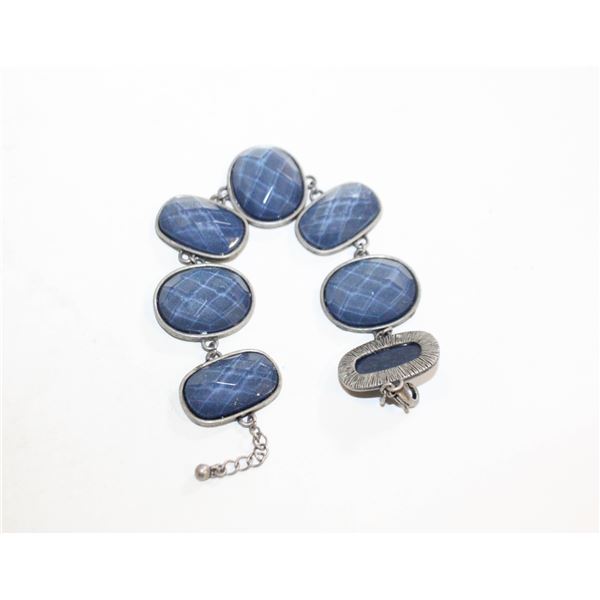 VTG. AVON BLUE FACETED CABOCHONS