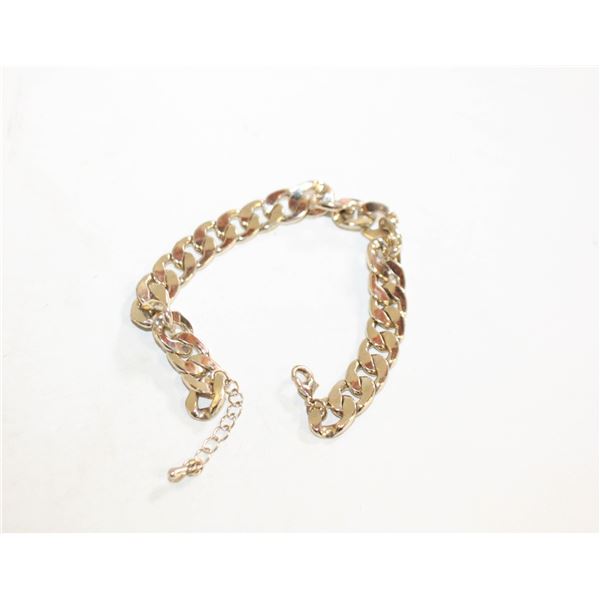 GOLD PLATED CUBAN CURB LINK CHAIN BRACE.