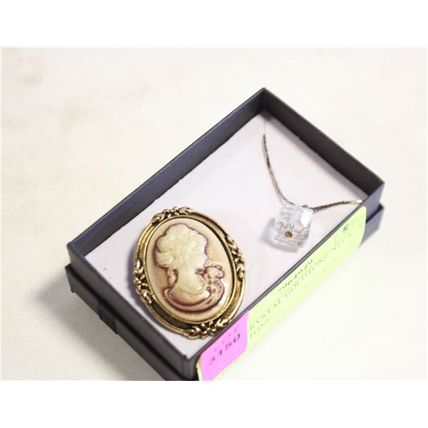BOX CRYSTAL GOLDTONE NECK. & GOLDTONE