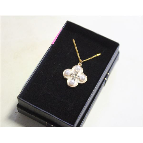 F. PEARL & CRYSTAL 4 LEAF CLOVER NECKLACE