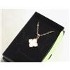 Image 1 : PEARLIZED 4 LEAF CLOVER NECKLACE