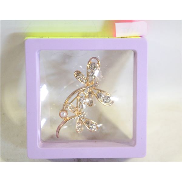 NEW GOLDTONE DRAGONFLY BROOCH, PEARL