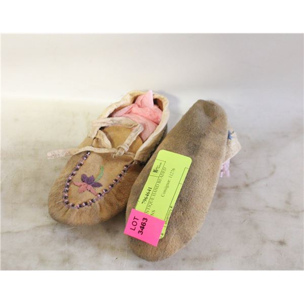CHILD'S ANTIQUE HAND BEADED MOCCASINS