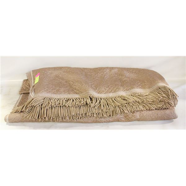 VINTAGE HUDSON'S BAY ITALIAN BED COVER