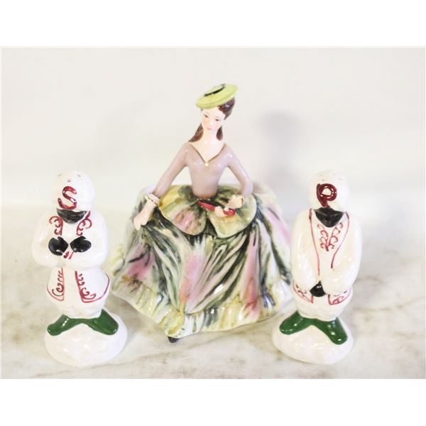 VINTAGE SALT/PEPPER SHAKER AND VASE