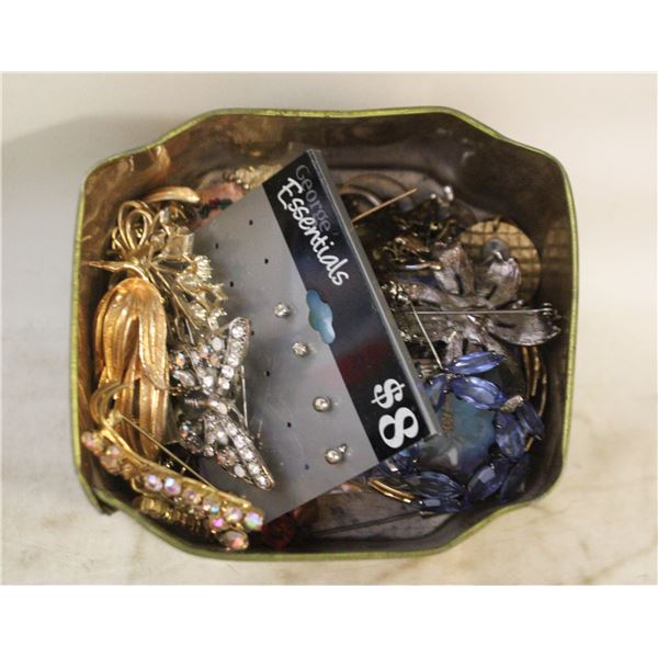 VINTAGE TIN OF ASSORTED COSTUME JEWELRY