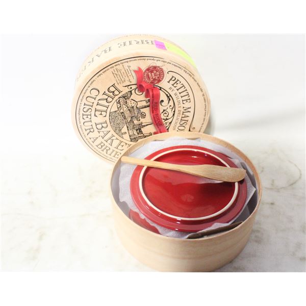 BRIE BAKER DISH IN ORIGINAL BOX