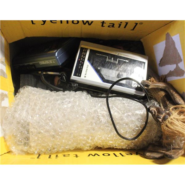 BOX CONTAINING 2 WALKMAN, 2 SPEAKERS, 2 SMALL