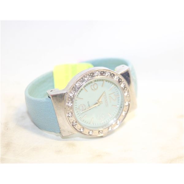 TERNER LADIES QUARTZ WATCH WITH BLUE BAND, RUNS